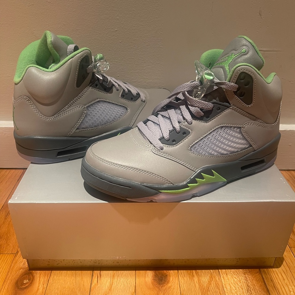 SOLD- Air Jordan 5 Retro, Green Bean
Size 7.5 US Men / 9 US Women